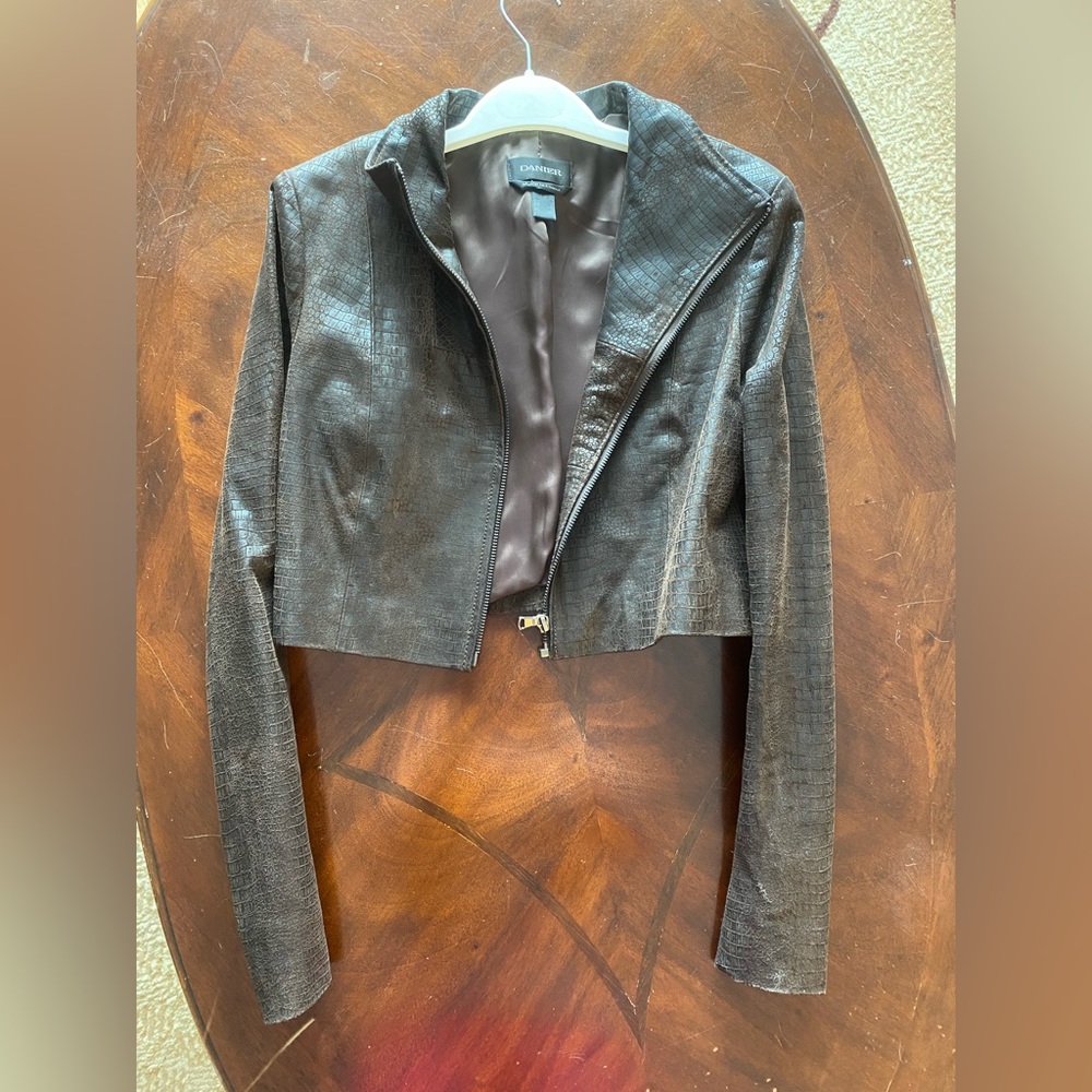Women’s cropped leather jacket